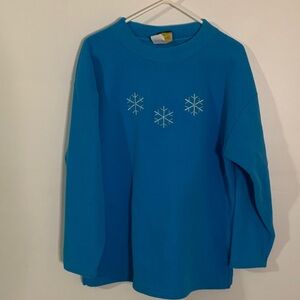 Cozy Blue Long Sleeve Kids Tee with Snowflake Pattern